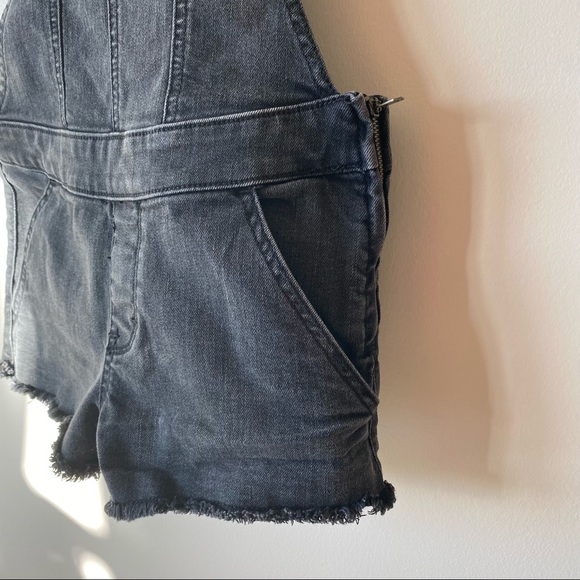 Abercrombie and Fitch Overall Shorts - Picture 2 of 6